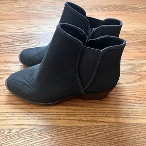 KENSIE Gray Suede Ankle Boots Sz 9